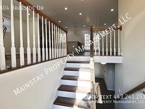 2nd image of 8804 Braeside Dr