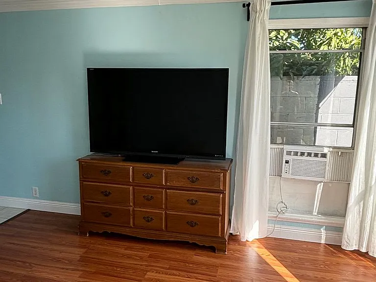 2832 Charlemagne Ave — Photo 6
