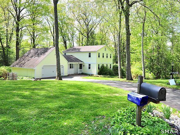 3rd image of 11 Round Hill Road