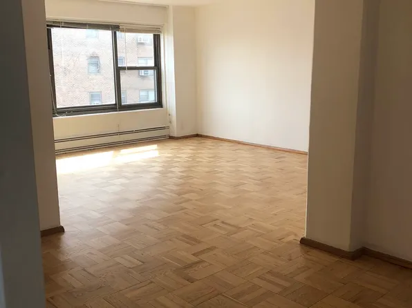 21-80 33rd Road image 2 of 8