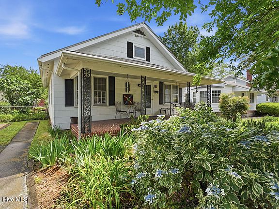 3rd image of 806 Maple Street