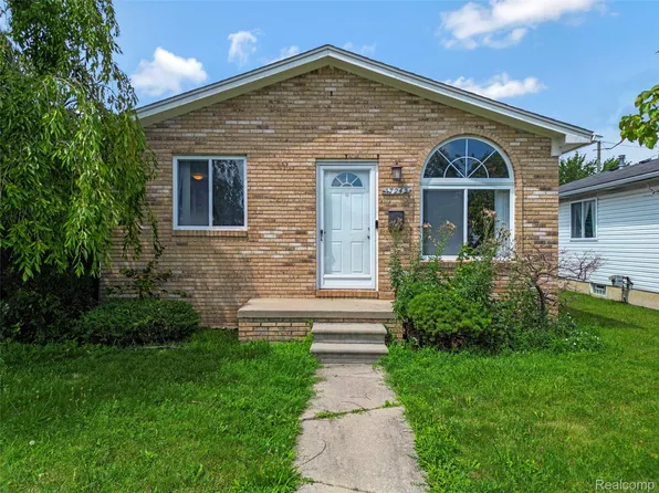 17245 Martin Rd, Roseville, MI 48066