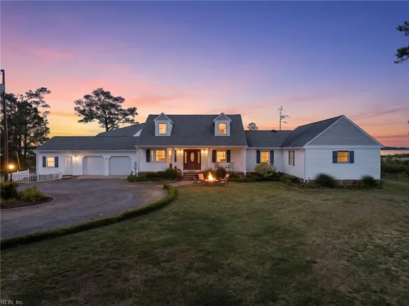 9093 Stump Point Rd, Hayes, VA 23072