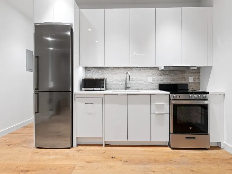 503 W 22nd St #3W — Photo 2