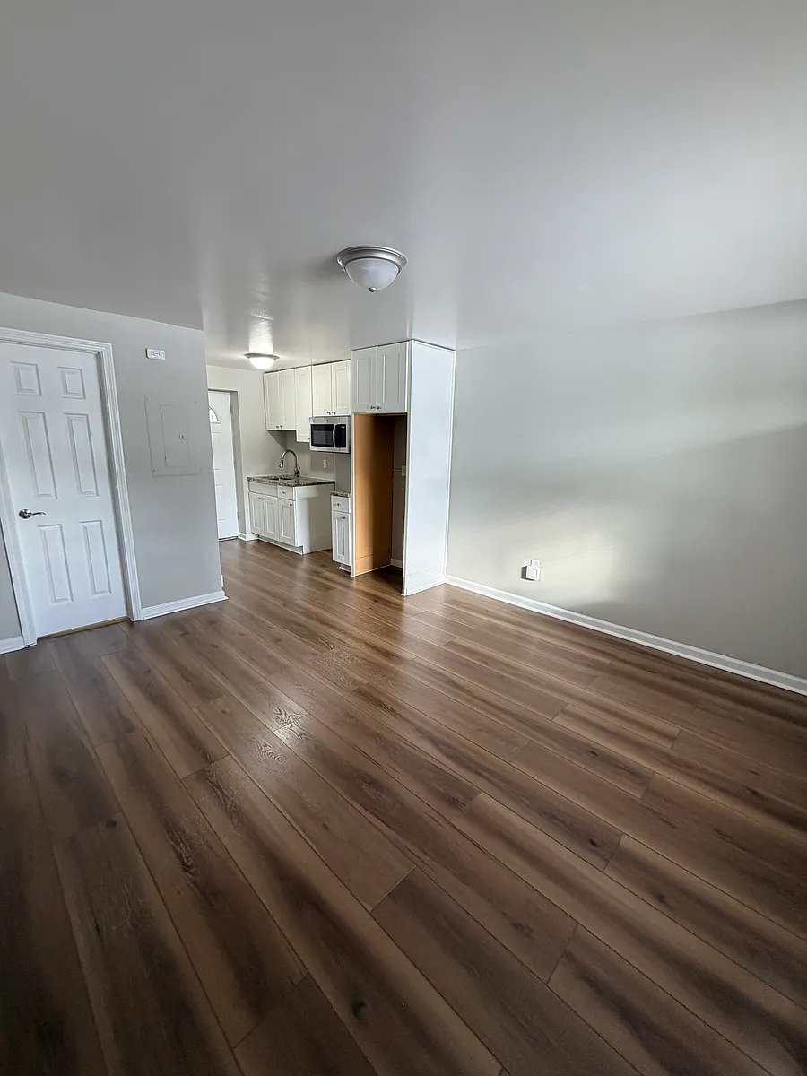 Building Photo - 131 Cosey Beach Ave #A6