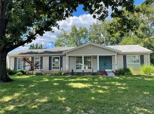 37 Club Grounds North Dr, Florissant, MO 63033