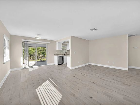 5th image of 3722 Rosemary Dr #2