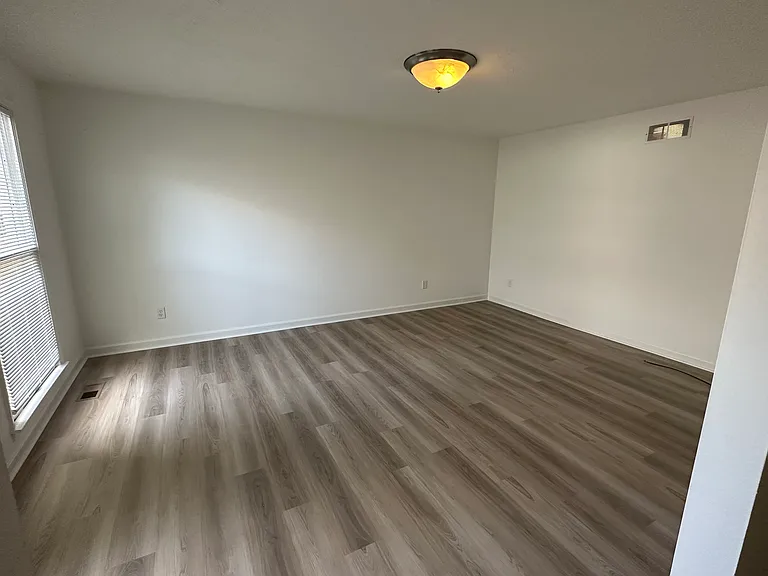 2500 S College Hills Dr — Photo 6