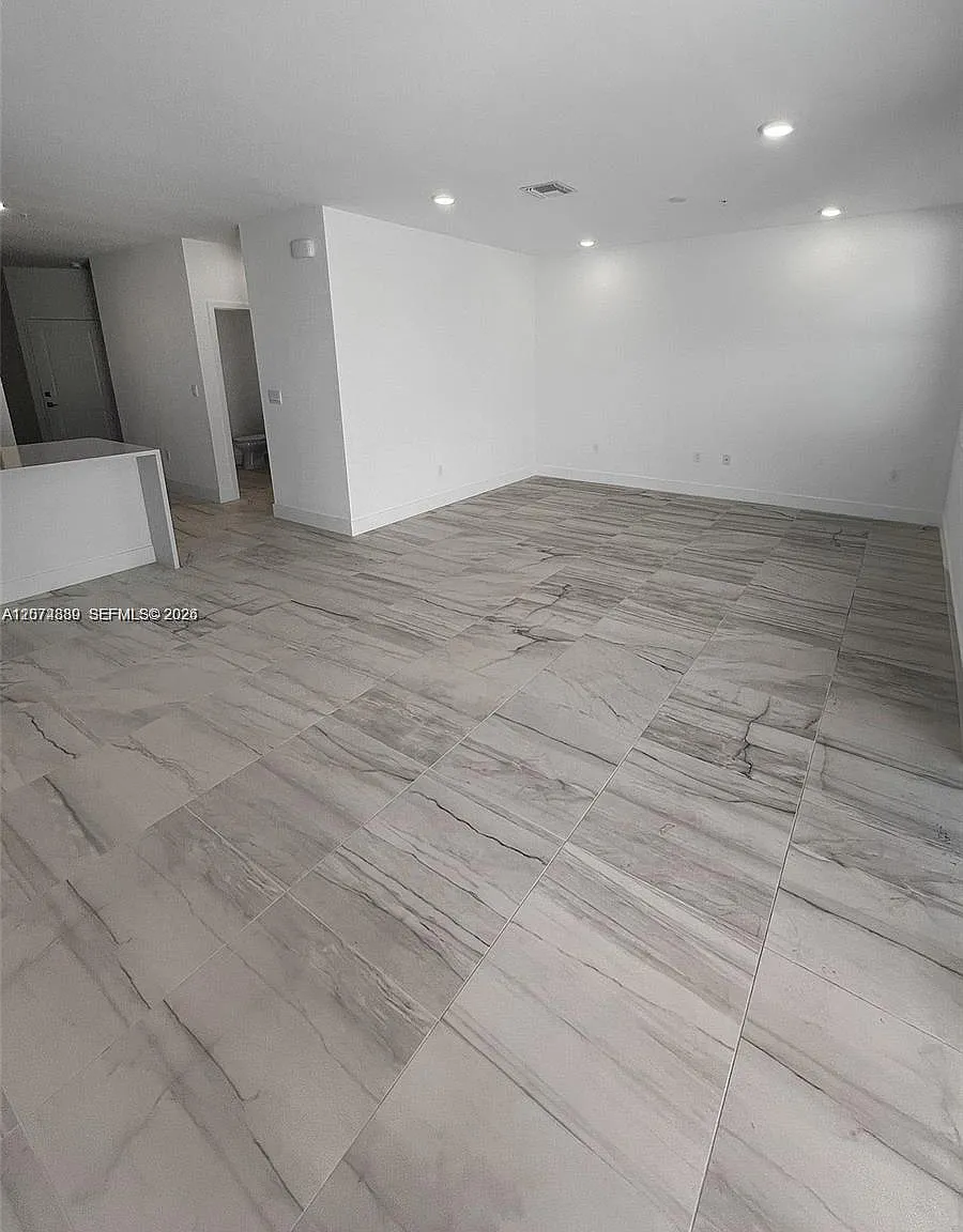 4 bed, 2.5 bath, 2236 sqft, $4,200 — Photo 3