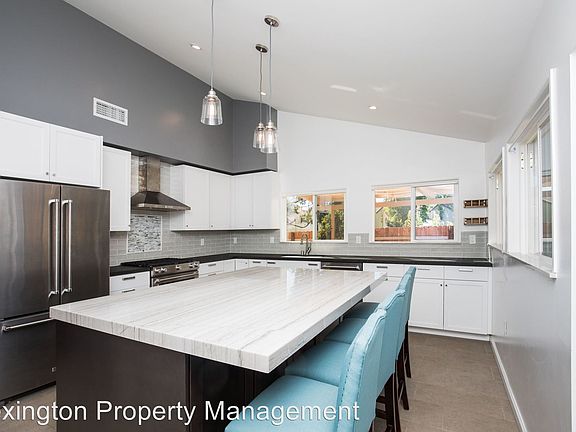 2nd image of 405 Anacapa Cir
