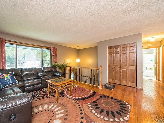 4th image of 6304 W Essex Dr