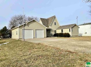 306 S Nelson St, Newell, IA 50568
