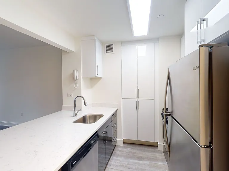 10 Hanover Square — Photo 87