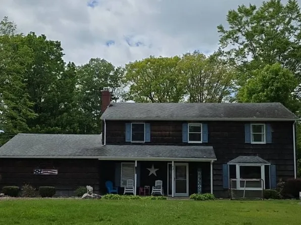 70 Krattiger Ct, West Milford, NJ 07480