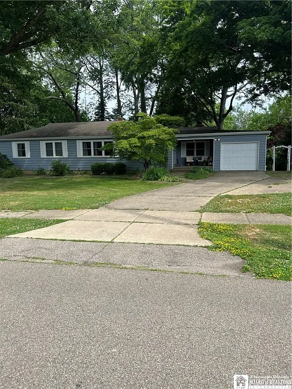 22 Cottage St photo 1
