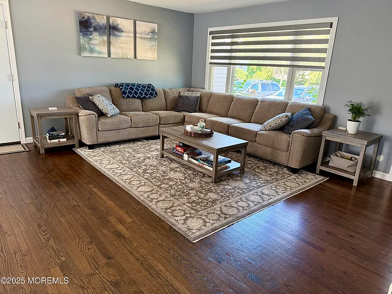 484 Branchport Ave — Photo 5
