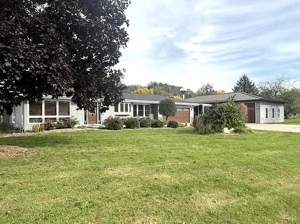 707 Mill Creek Rd, Bellevue, IA 52031