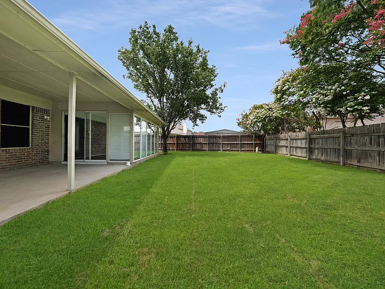 2910 Chisholm Trl — Photo 32