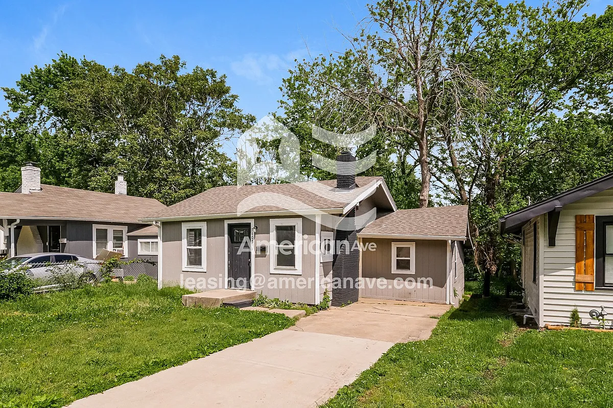 1000758_002_front_view_2.jpg - 7405 Montgall Ave