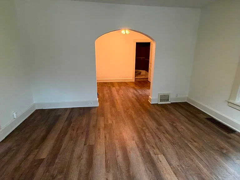 652 N Oak St — Photo 5