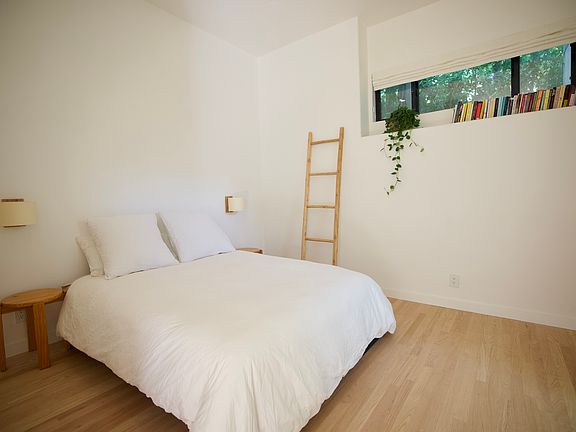 5th image of 933 Sanborn Ave #931