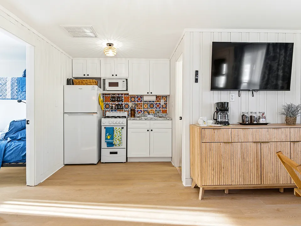 116 Railroad Ave #1