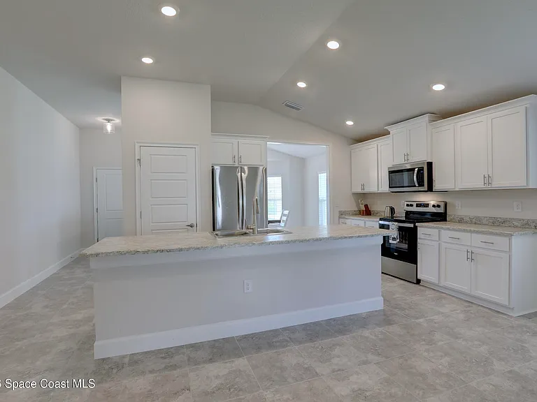 1884 Middlebury Dr SE — Photo 8