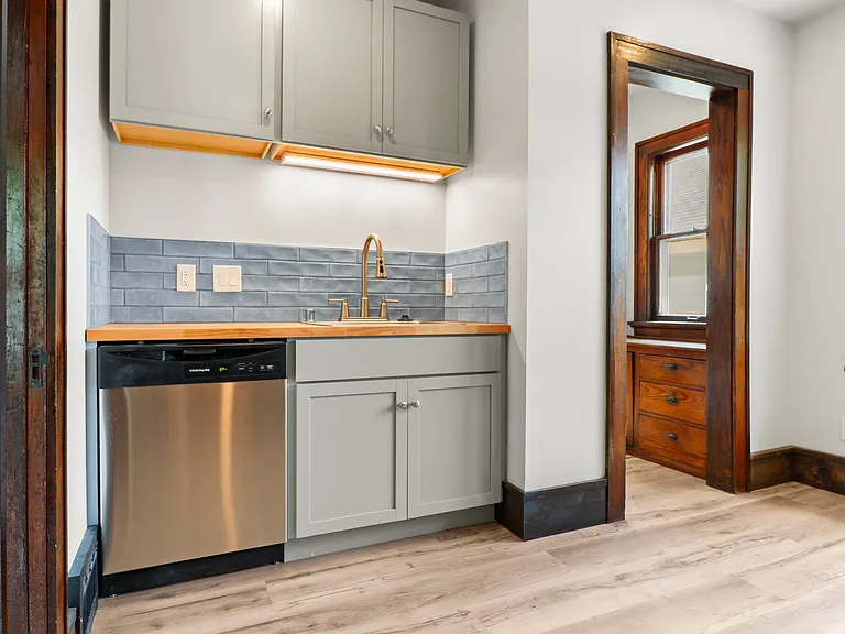 Top unit butler pantry seen to the right.