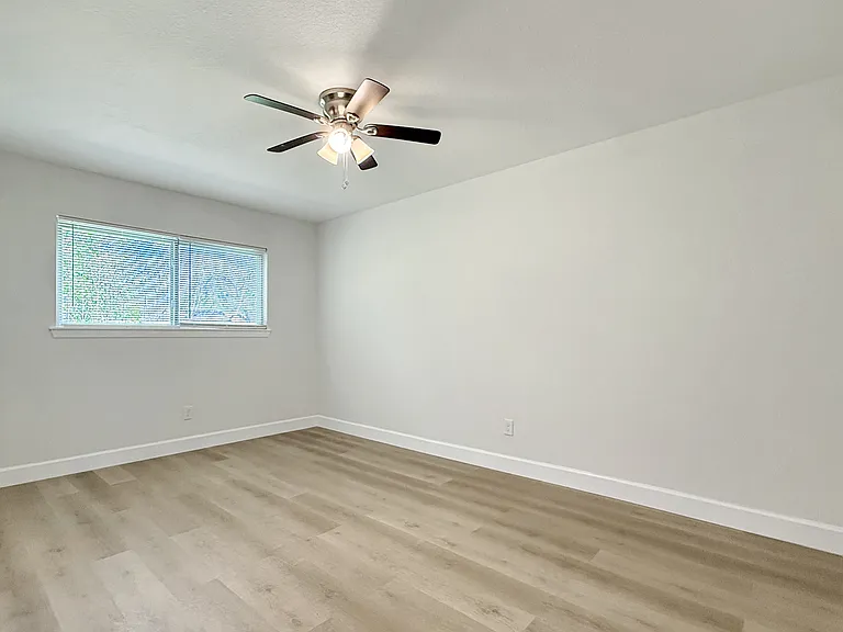 1016 E Walker St — Photo 17