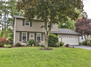 19 Sand Pebble Dr, Rochester, NY 14624