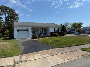2 Brakenbury Drive, Toms River, NJ 08757