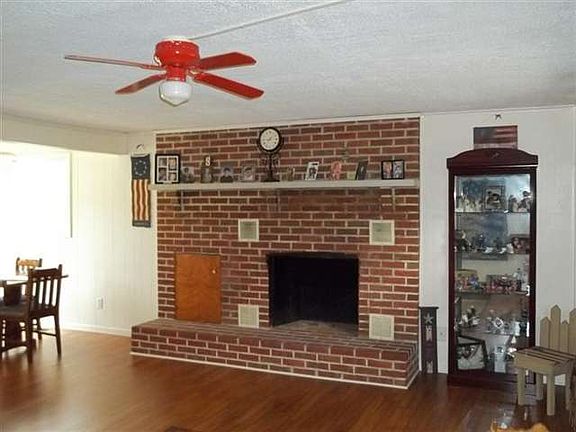 4th image of 408 Anderson St APT A
