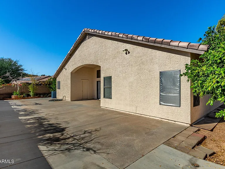 1625 E Montoya Ln — Photo 41