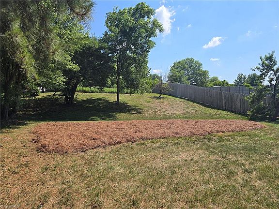 5th image of 544 Lake Way
