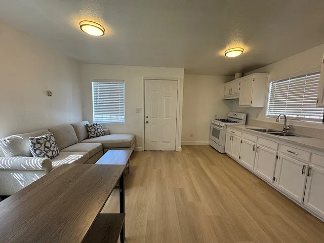 10518 Lou Dillon Ave. - 10518.5 — Photo 3