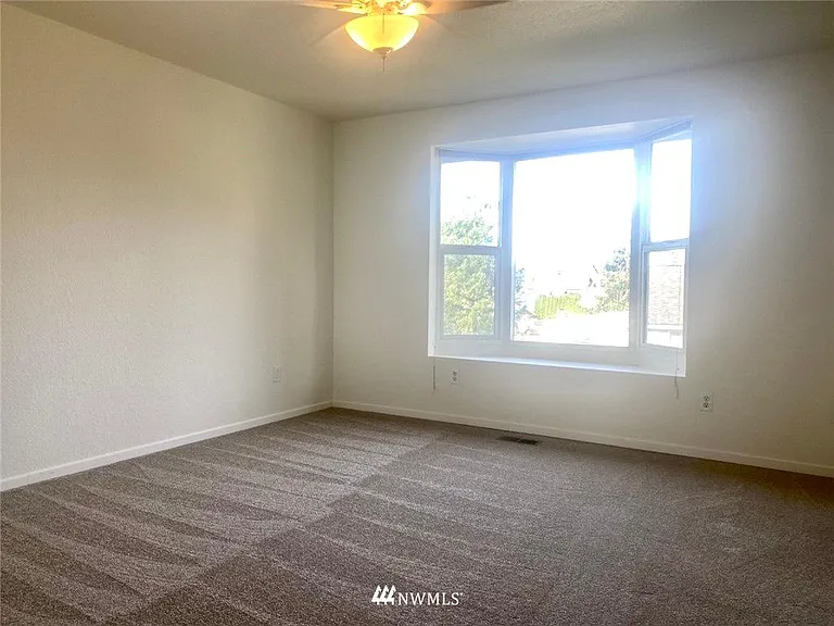 2708 NE 4th Ct — Photo 5