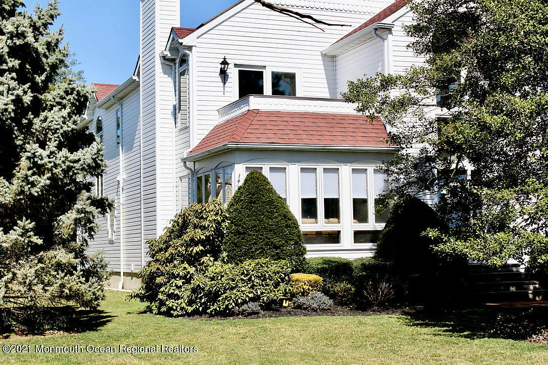 4 bed, 2.5 bath, 2550 sqft, $7,000 — Photo 2