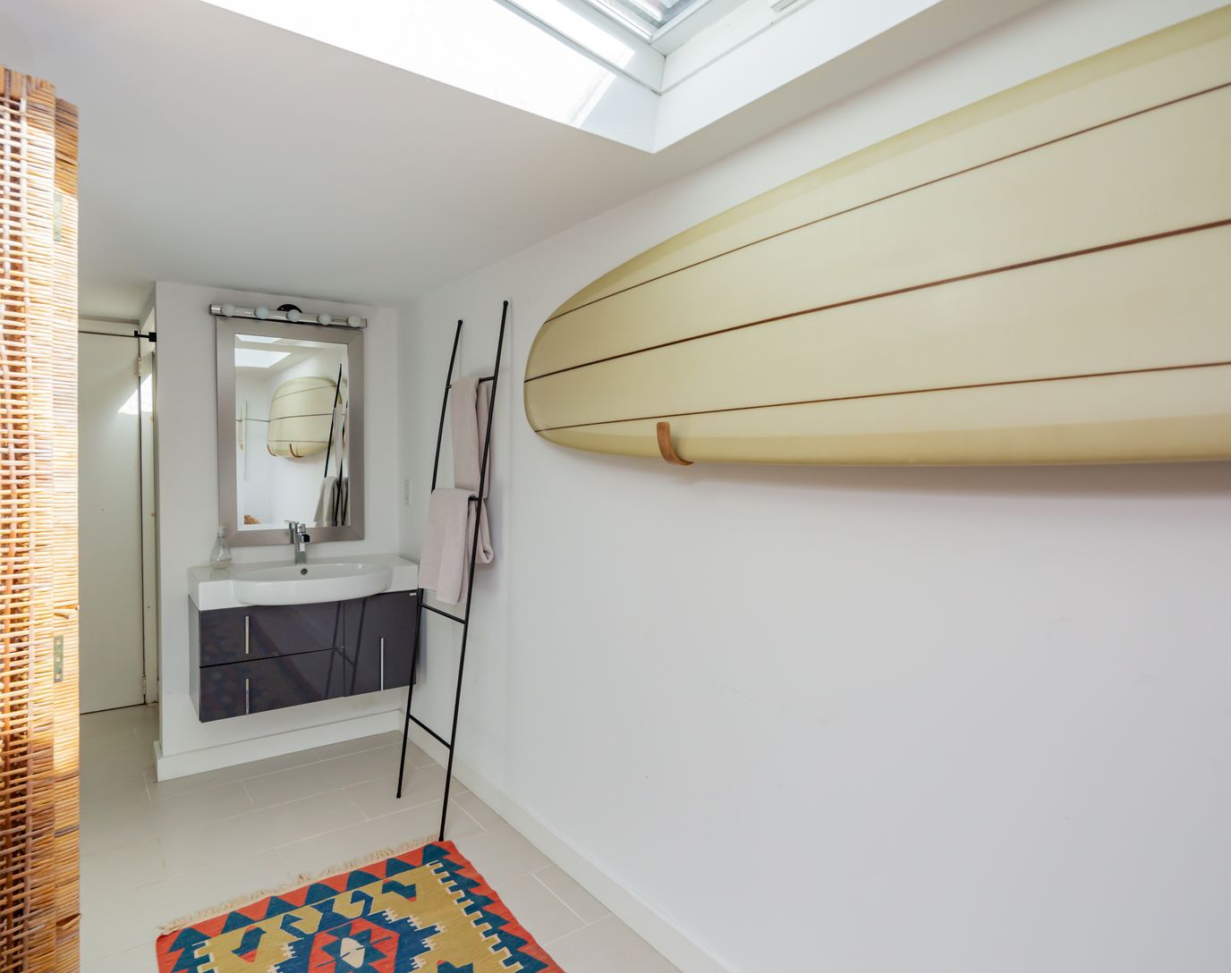  Guest house full bath.