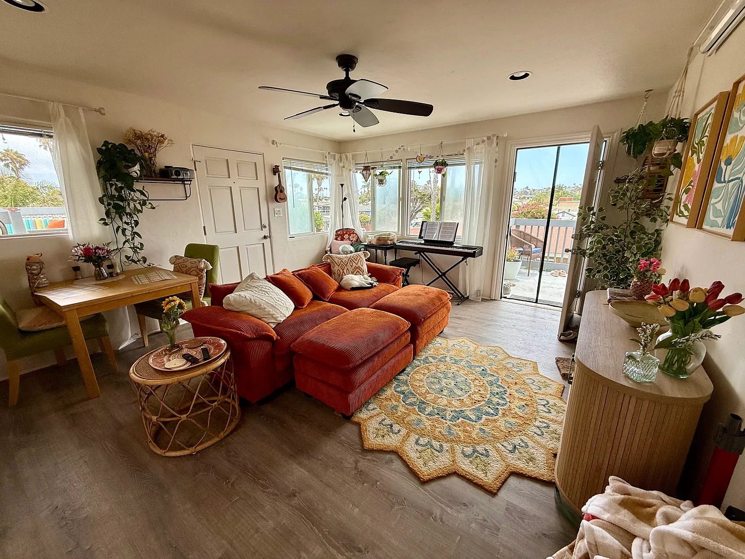 2 bed, 850 sqft, $1,695 — Photo 1