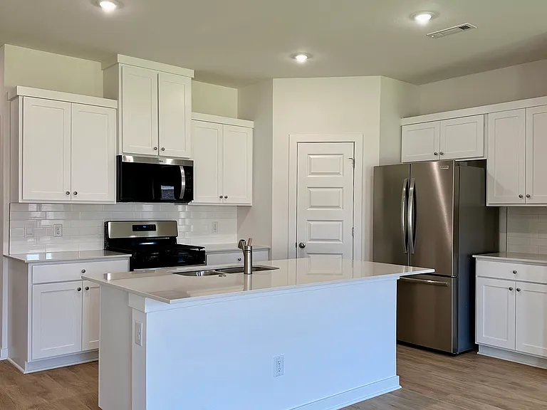 207 Collie Ave — Photo 5