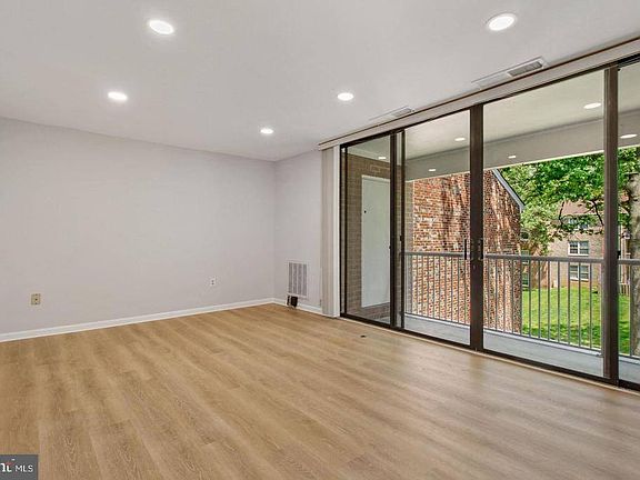 5th image of 728 Quince Orchard Blvd APT 201