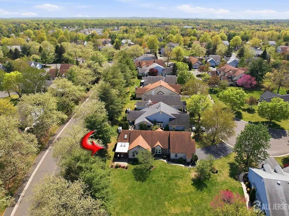 19 Ingram Dr, Monroe Township, NJ 08831