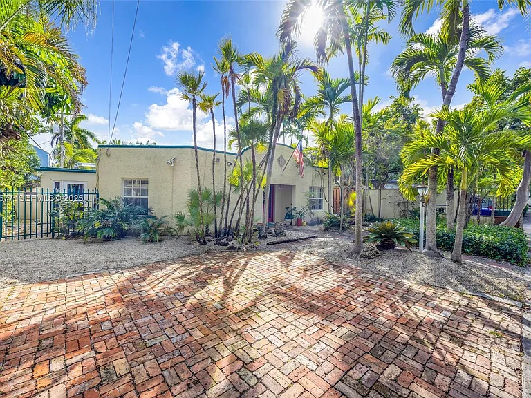 1840 Tigertail Ave — Photo 31