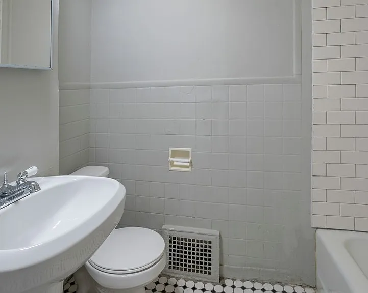 202 East 27th St — Photo 8