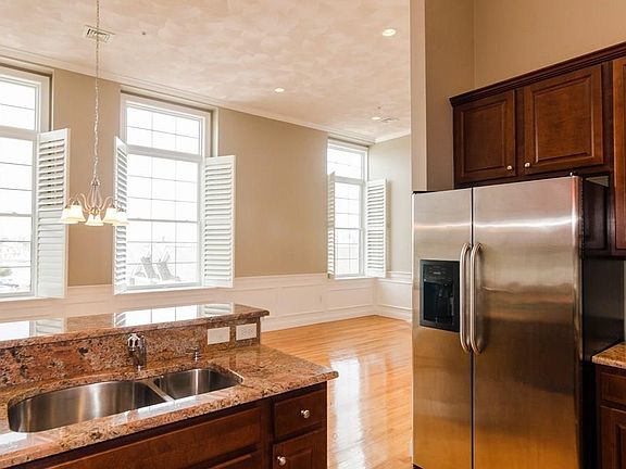 4th image of 215 Harvard St #46