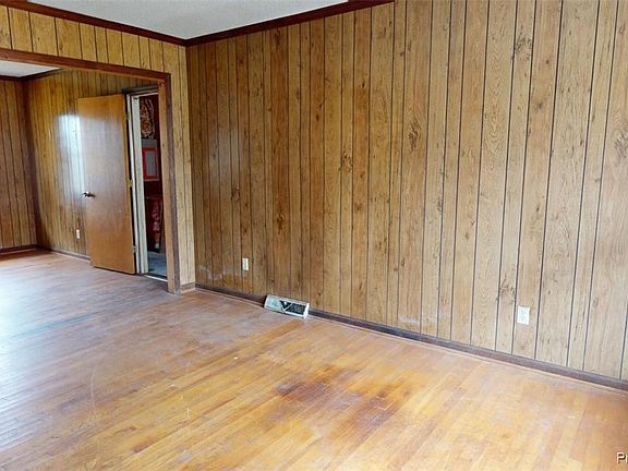 3rd image of 1429 Government Rd