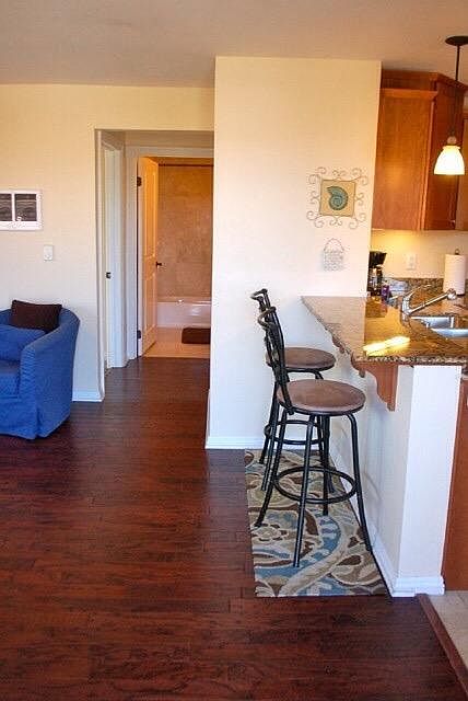 Kitchen bar area