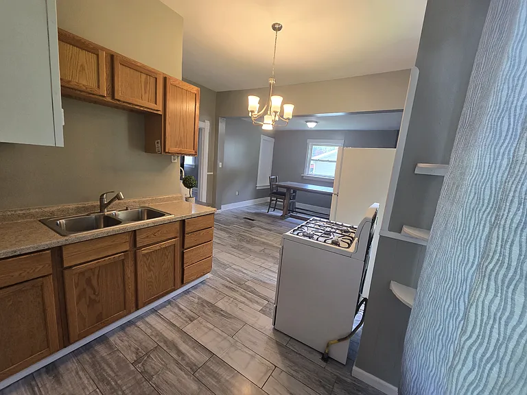 1213 NE Glendale Ave — Photo 5