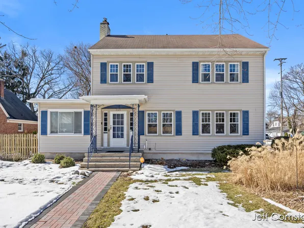 2303 Everest Ave SE, Grand Rapids, MI 49507