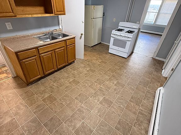 4th image of 4 Kenyon Ct #2